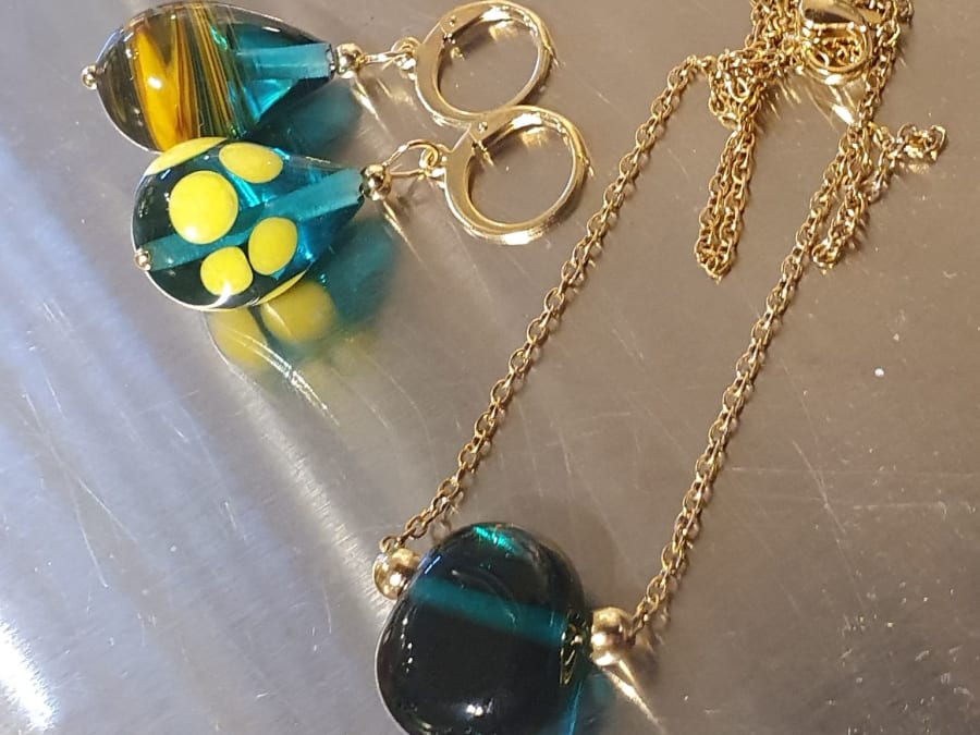 Spun glass jewelry workshop in Val d'Oingt (69)