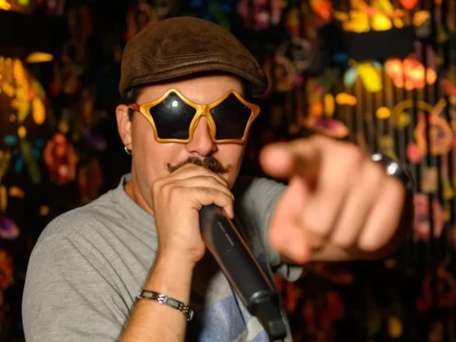 Sesión de karaoke para despedidas de soltero/a en Marsella, distrito 6 (13)