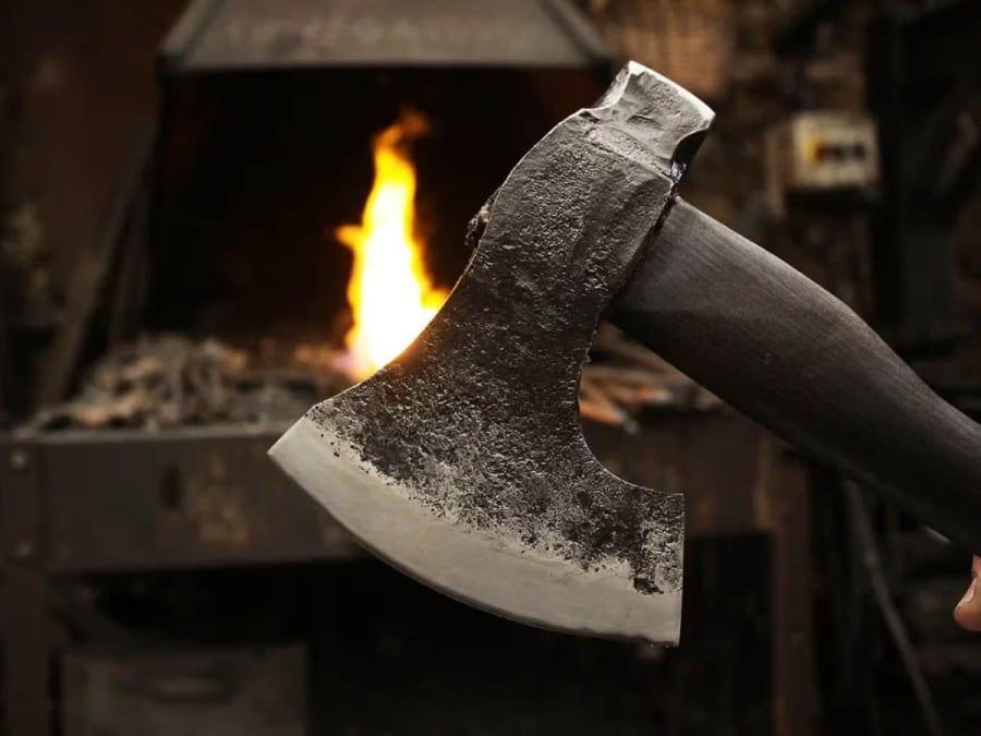 Axe-Making Workshop in Brissac, Loire-Aubance (49)
