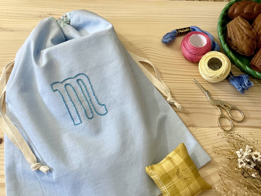 Atelier broderie sur pochon à  Paris 8ème