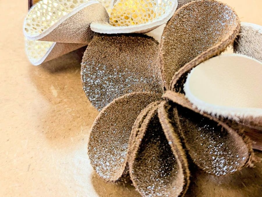 Taller de coronas de cuero en Montjean-sur-Loire