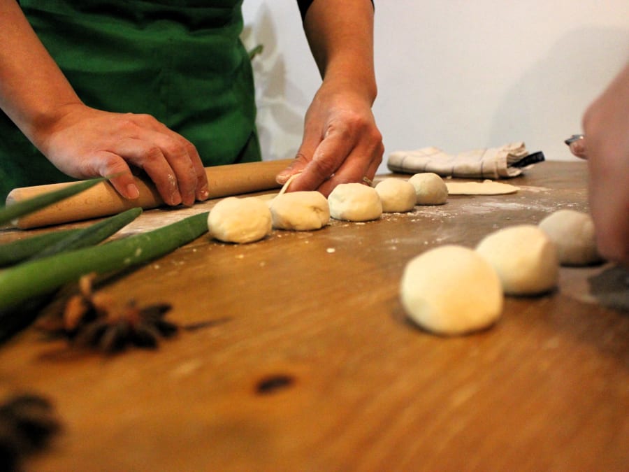 Atelier cuisine fabrication de raviolis et gyozas à Lyon 