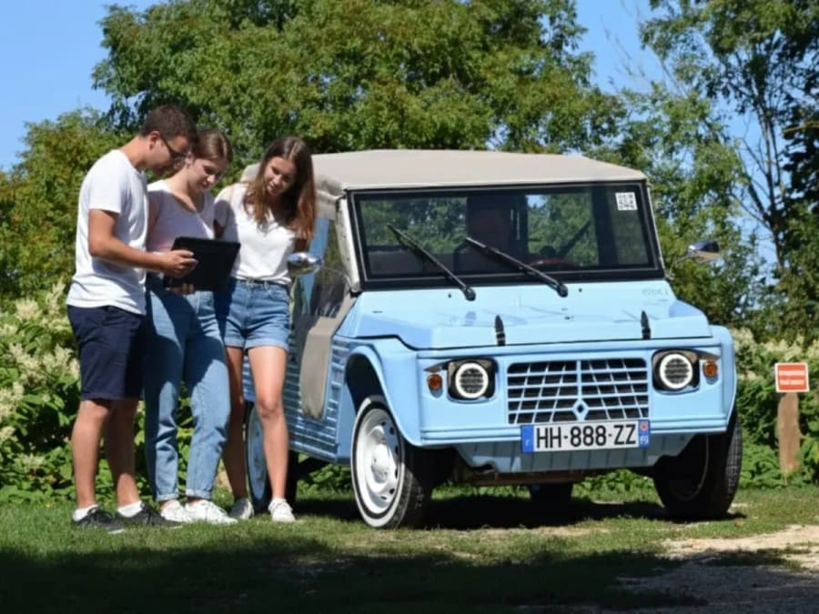 Team Building aventure en Méhari électrique près de Lyon 