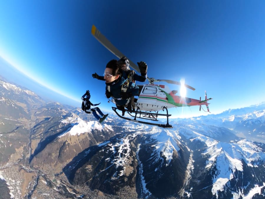 Saut En Parachute Depuis Un Hélicoptère À Megève (74)