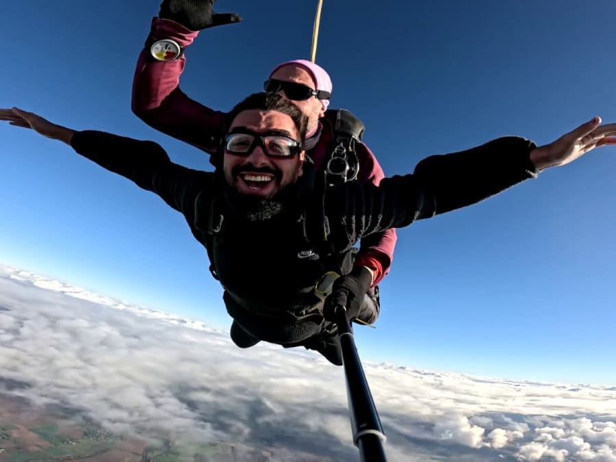 Tandem skydiving in Auxerre (89)