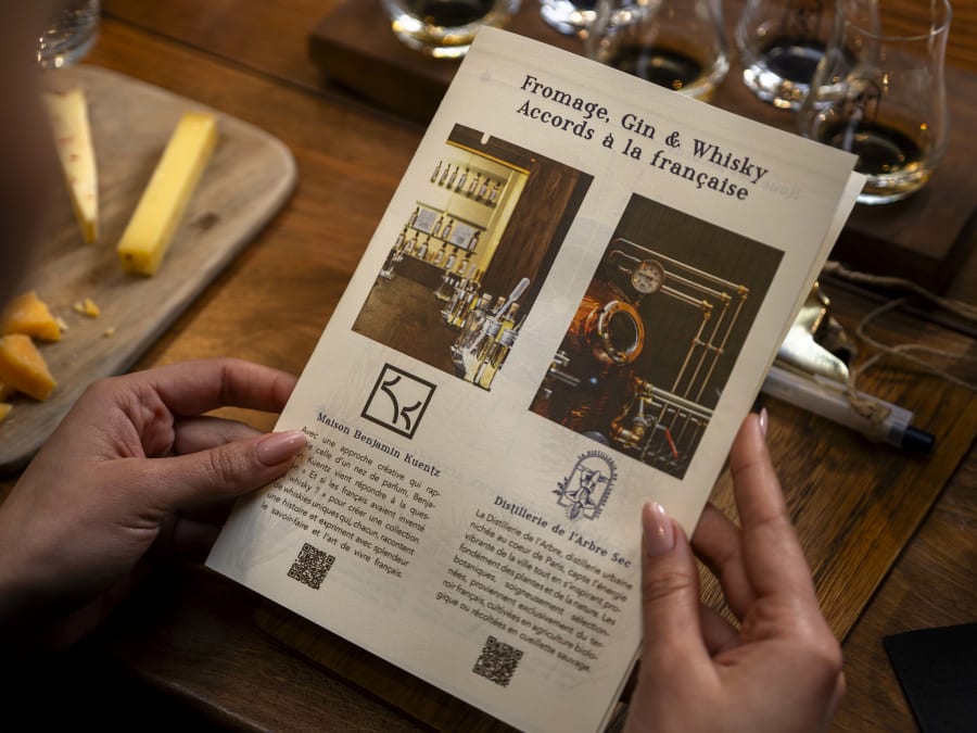 Gin, whisky and cheese pairing workshop in Paris 1st district