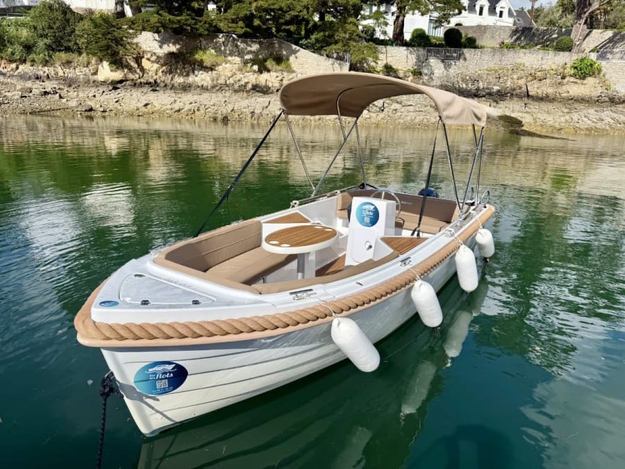 Boat rental without licence 6 pers. in Combrit Sainte-Marine