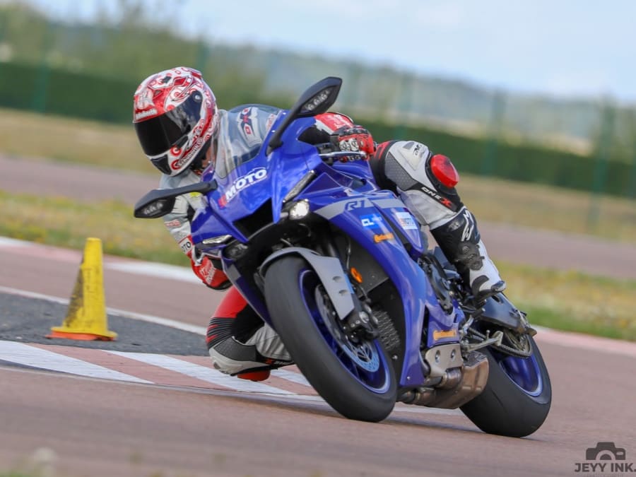 Jornada de conducción libre de motos en el circuito de La Ferté 