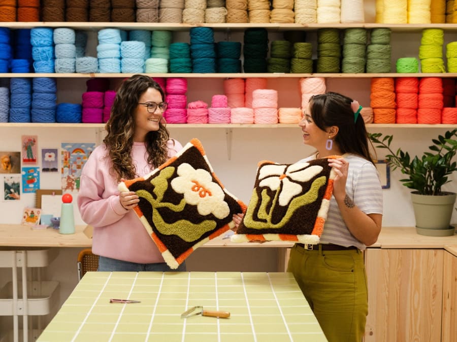 Tufting workshop to create a fluffy cushion in Bordeaux (33)