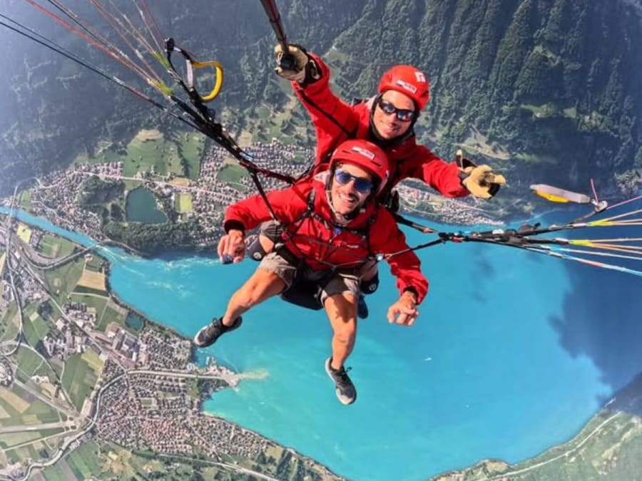 Vol été en parapente au-dessus d'Interlaken
