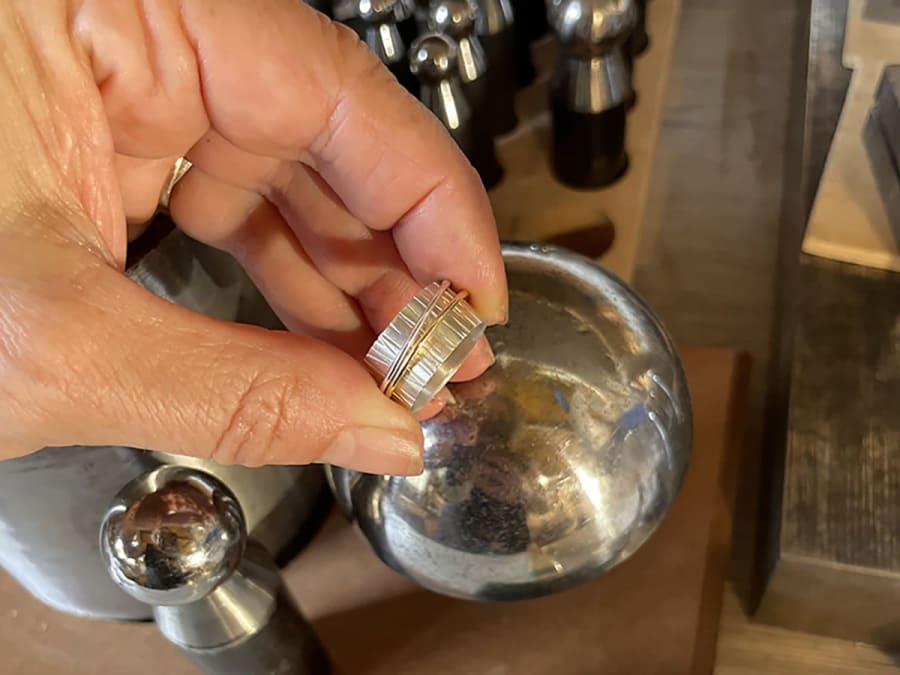 Atelier bague tournante en argent massif à Lège-Cap-Ferret