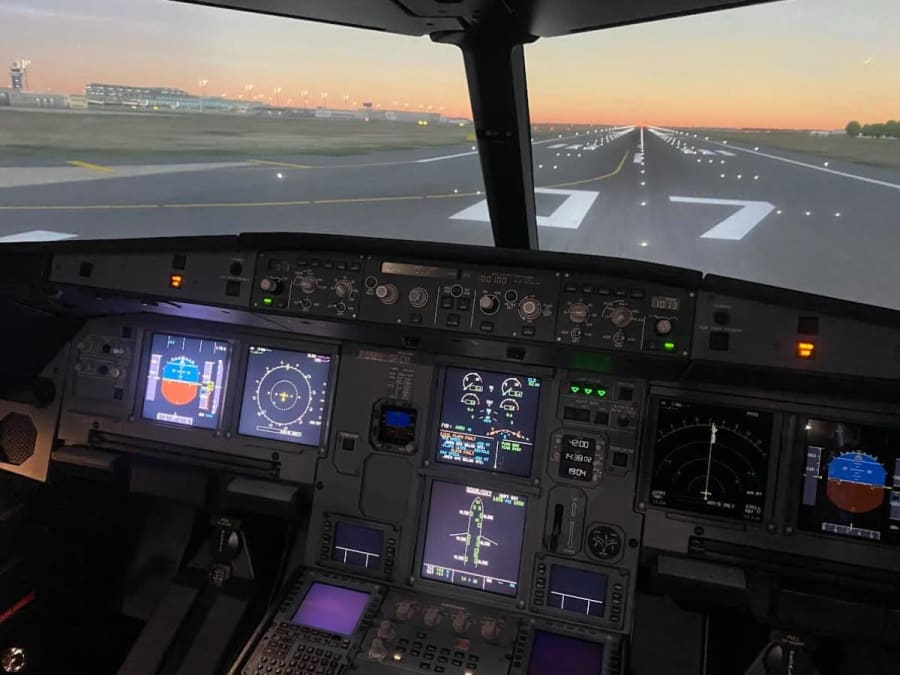Airliner flight simulator in Longjumeau (91)