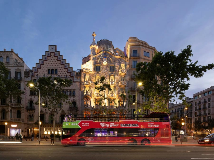  Guided night bus tour of Barcelona