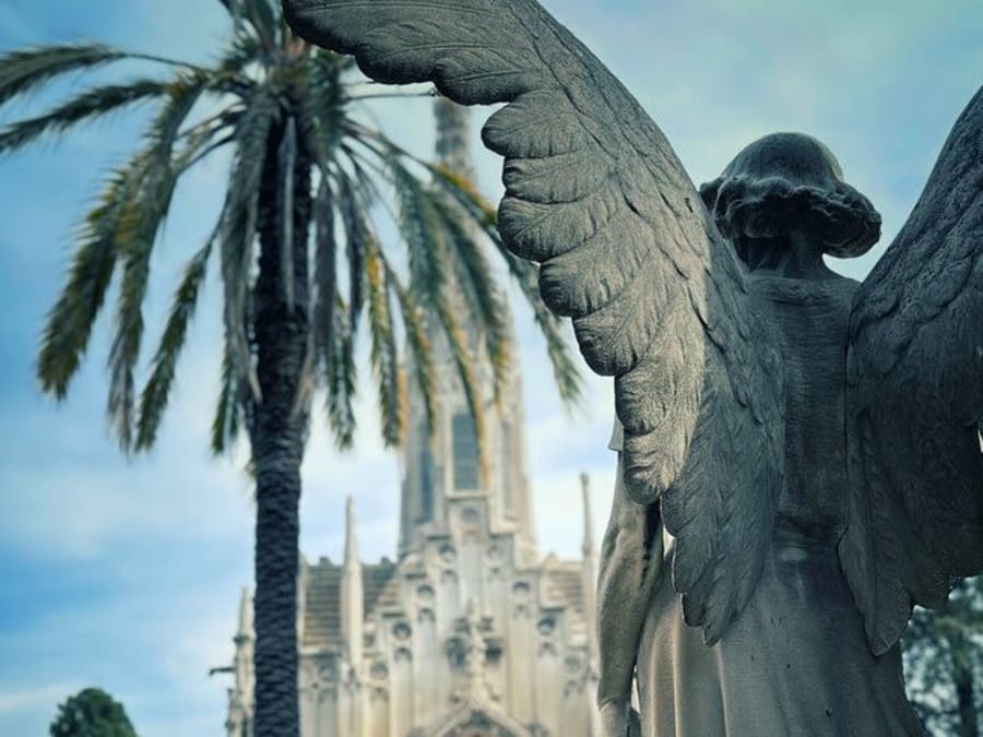 Visita guiada a pie por el cementerio de Montjuïc: arte, historia y vistas de Barcelona
