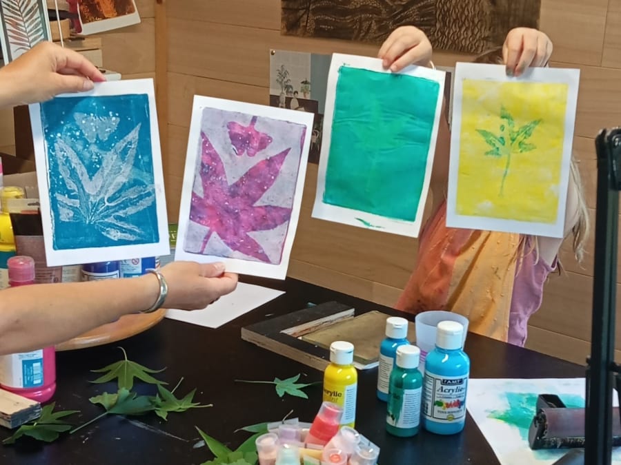 Atelier créatif de peinture sur plaque de gel à Groléjac (24) 