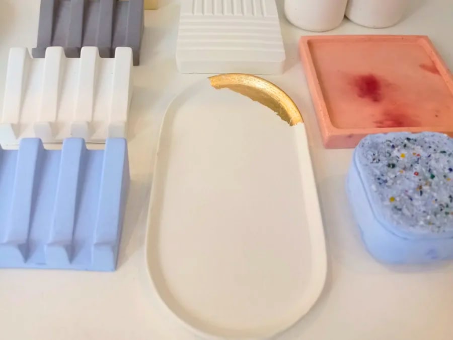 Taller de creación de objetos de hormigón en el distrito 18 de P