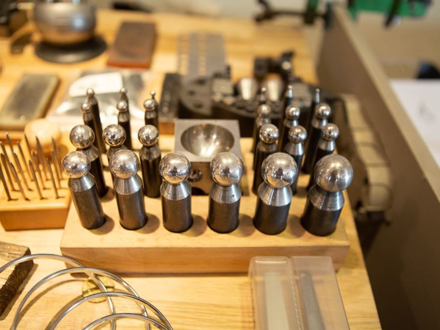 Taller de colgantes de plata en Yzeron (69)