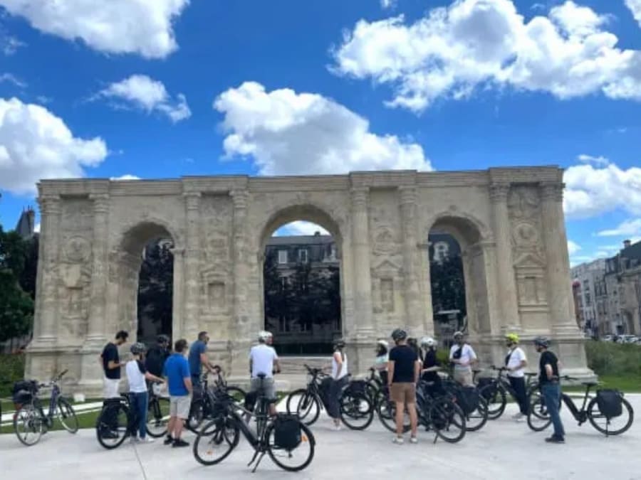 Visita guiada en bicicleta: de Reims a los viñedos de Champaña (
