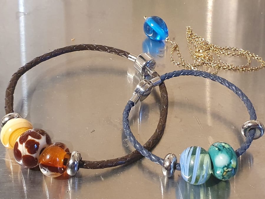 Spun glass jewelry workshop in Val d'Oingt (69)