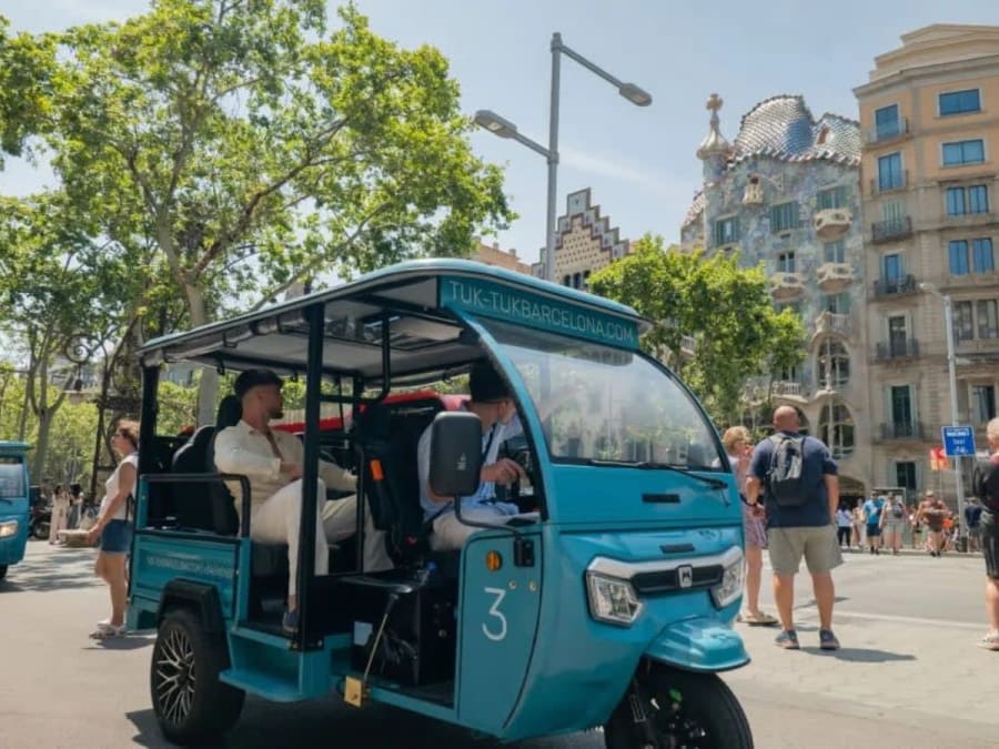 Recorrido por la ciudad en tuk-tuk privado en Barcelona - 1 h