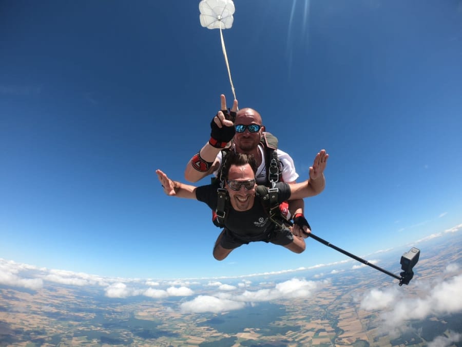Tandem skydiving in Auxerre (89)