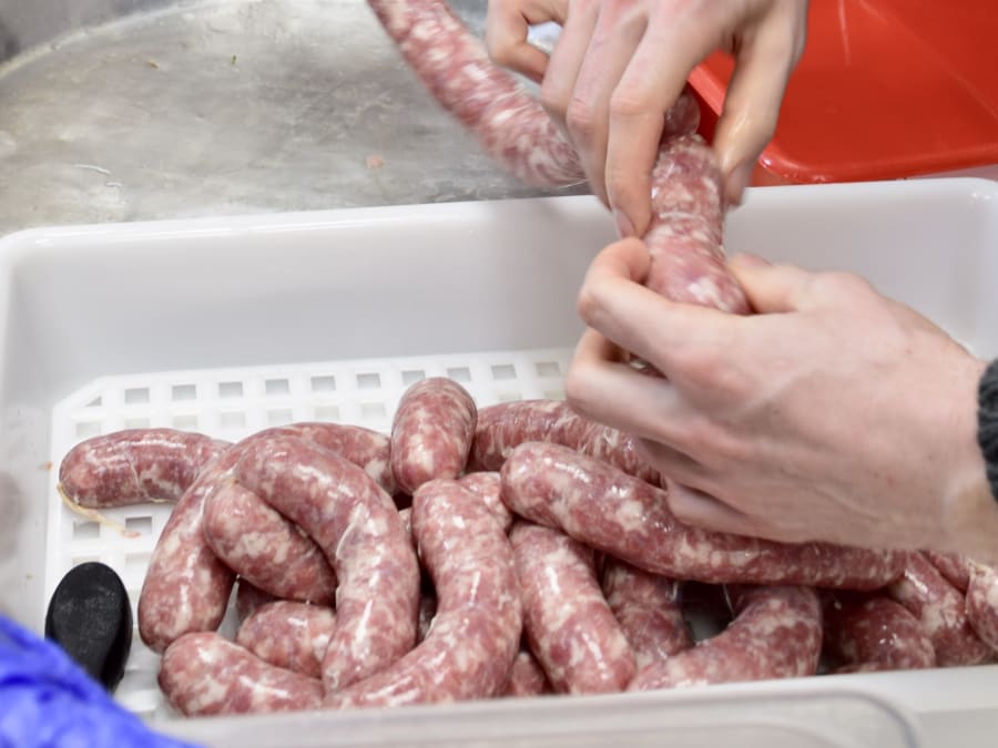 Atelier fabrication de terrines et saucisses à Fromont (77)