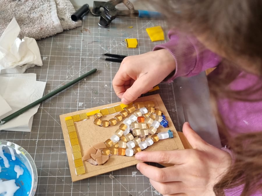 Parent / child mosaic workshop in Loubieng (64)
