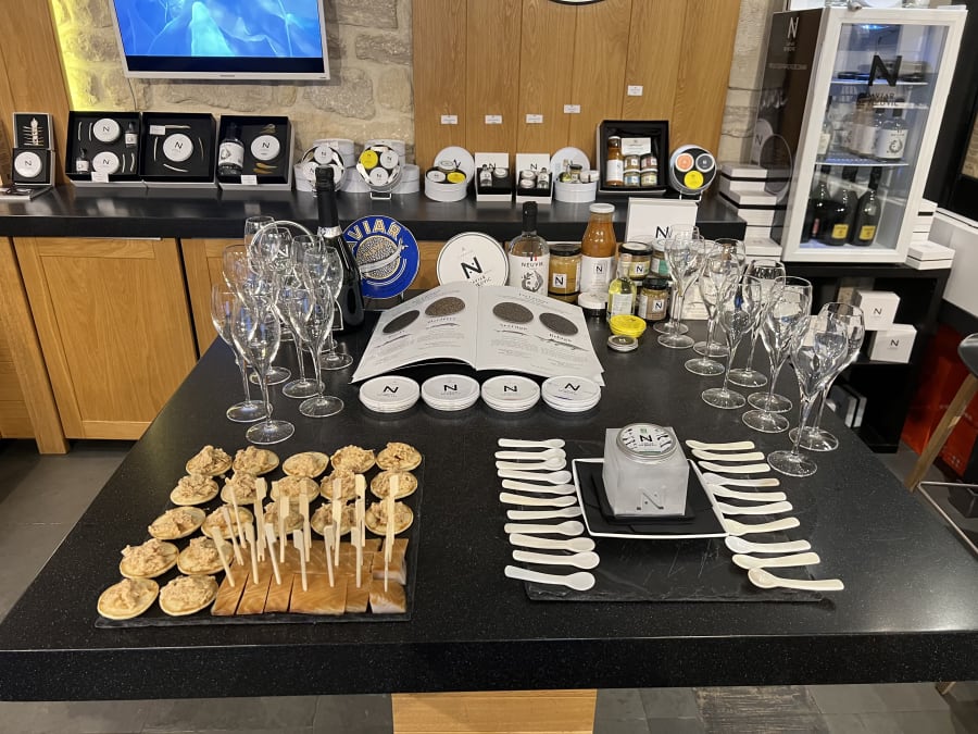 Taller de degustación de caviar en el distrito 6 de París