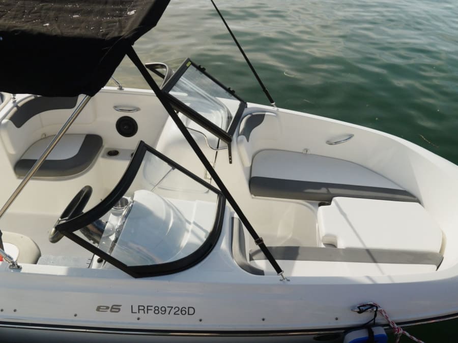 Location de bateau avec permis 8 p. Port de Mémard Aix-les-Bains