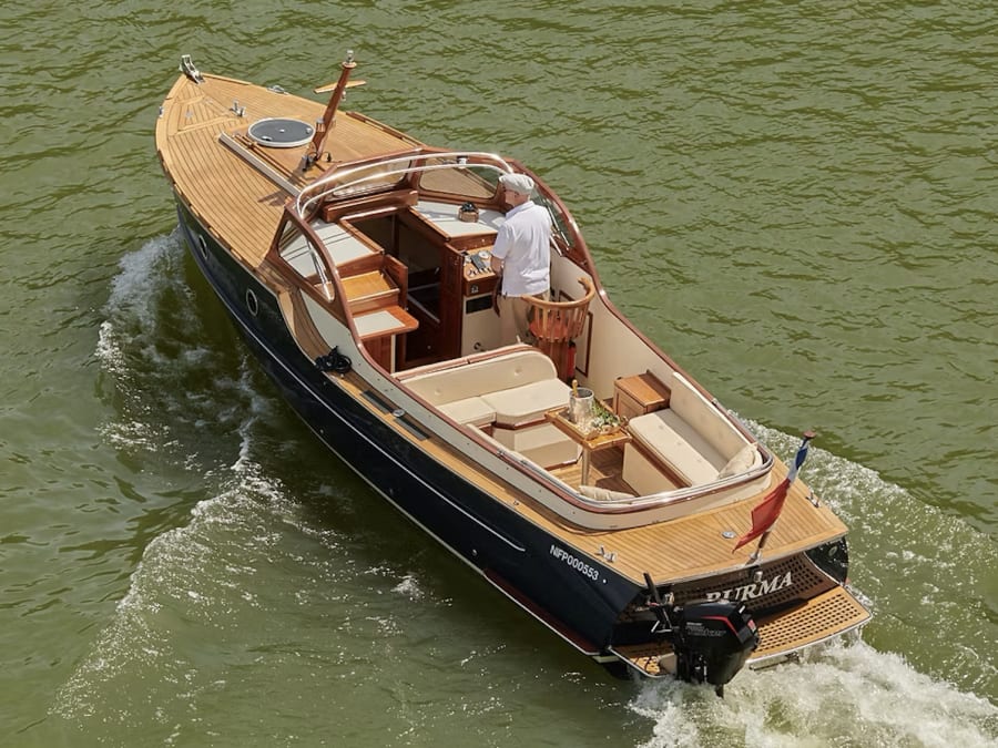 Croisière privée sur la Seine à bord d'une vedette hollandaise