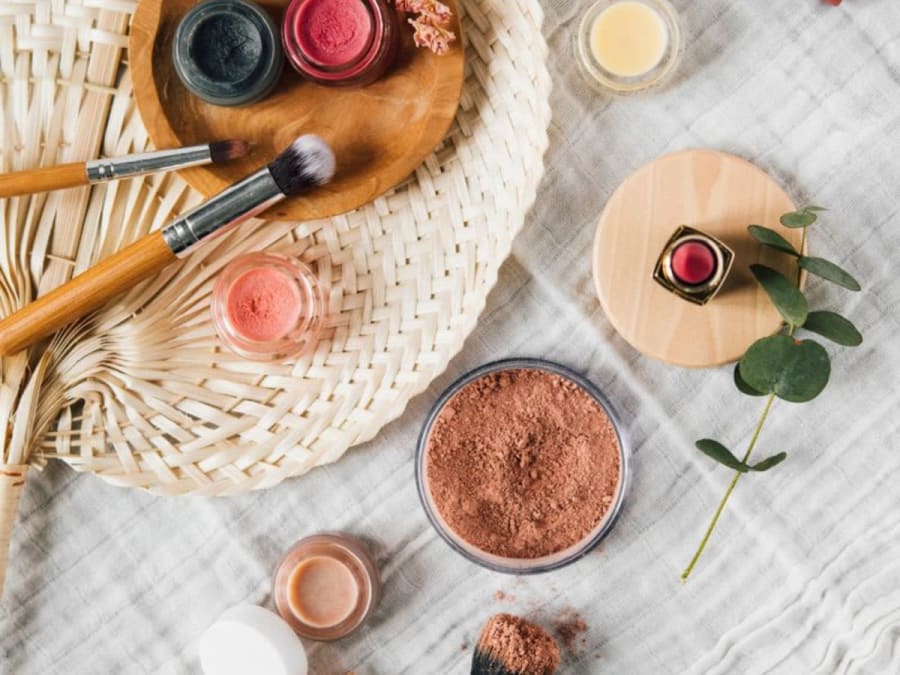 Atelier création d'un blush ou fard à paupières à Paris 20ème