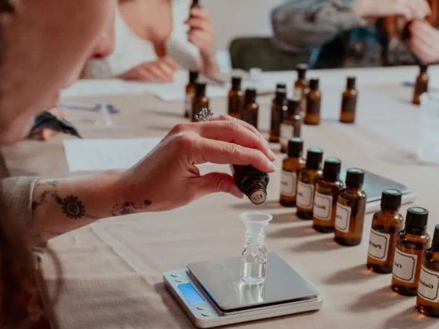 Atelier création d'un parfum à La Rochelle (17)