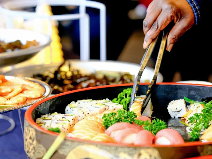 All-you-can-eat brunch cruise on the Seine