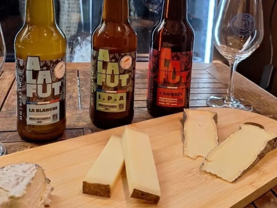 Local beer & cheese tasting in Villeneuve-Loubet (06)