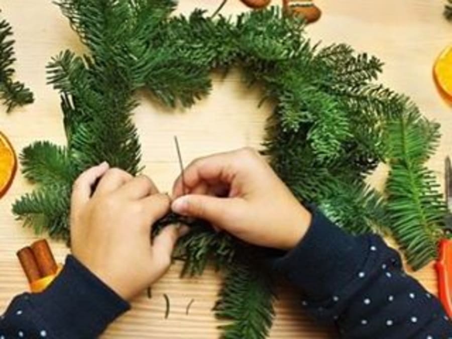 Making Wreaths & Animals at Sartrouville Farm