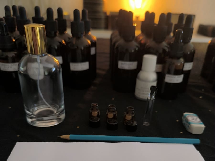 Perfume creation workshop in Dijon (21)