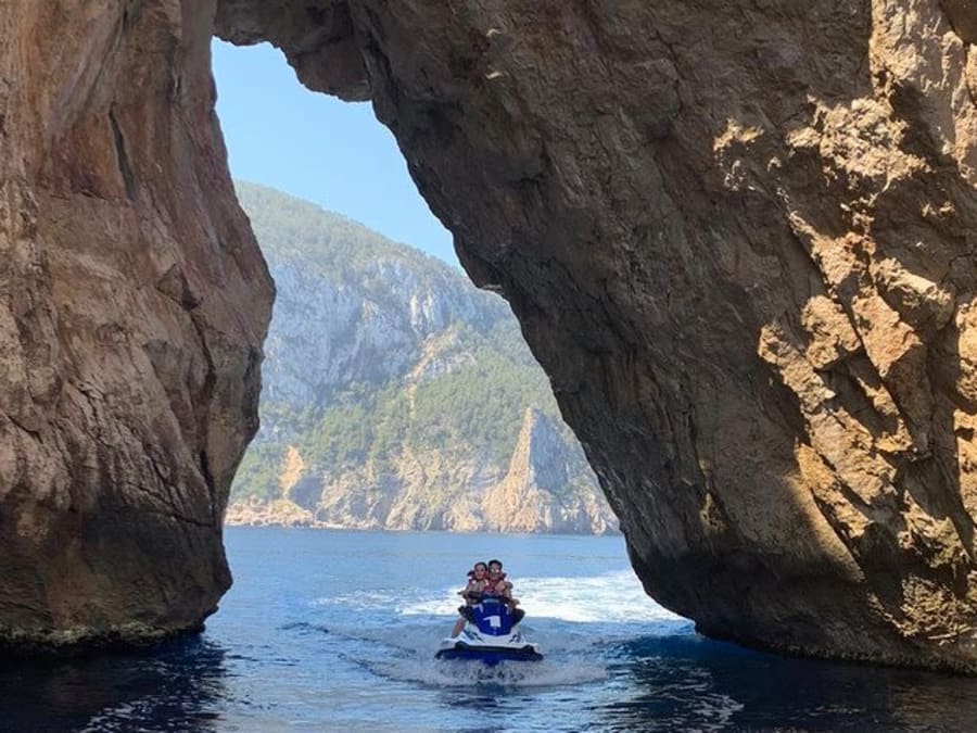 Escursione in moto d'acqua a Portitxol con partenza da San Antonio (Ibiza)