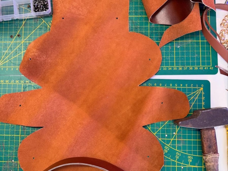 Leather bag-making workshop in Saran (45)