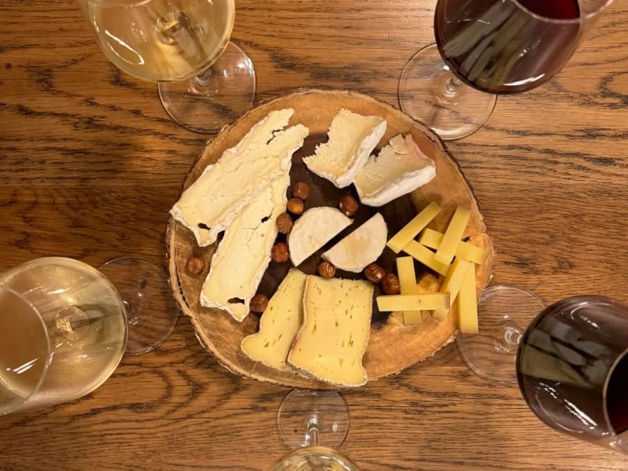 Wine, cheese and chocolate tasting in Paris 11th arrondissement