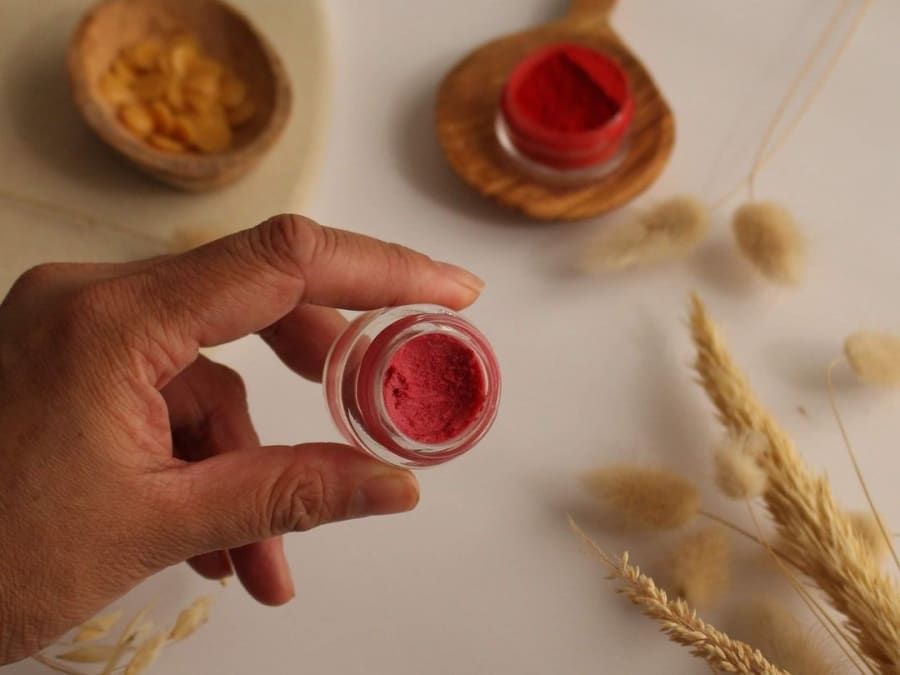 Atelier création d'un baume, gloss ou huile à lèvres à Paris 20è