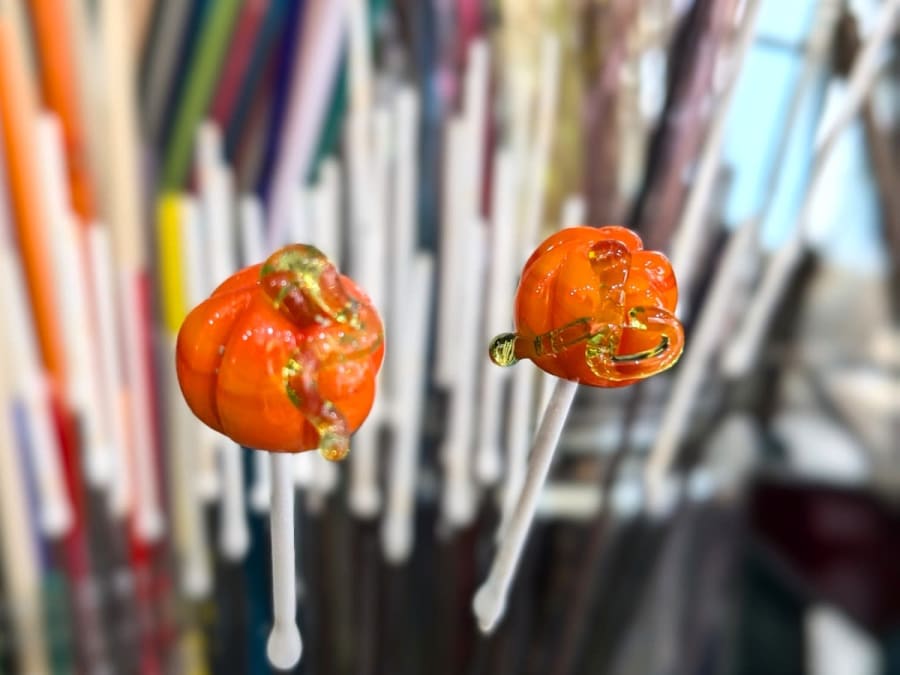 Spun-glass jewelry workshop in Paris 14th arrondissement