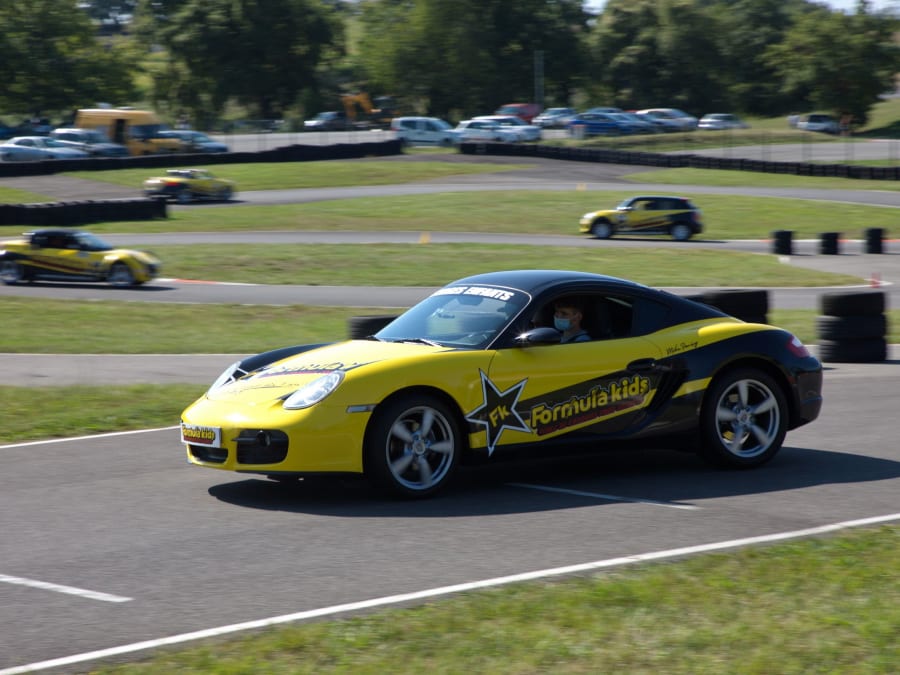 Children's Porsche Cayman driving experience in Trappes (78)