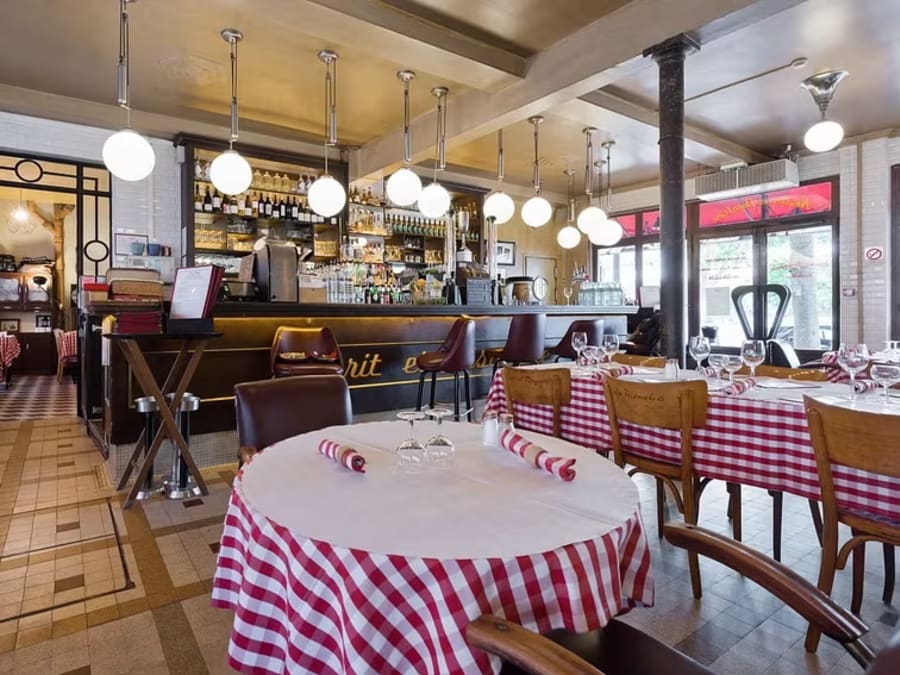 Les Deux Stations à Paris 16ème