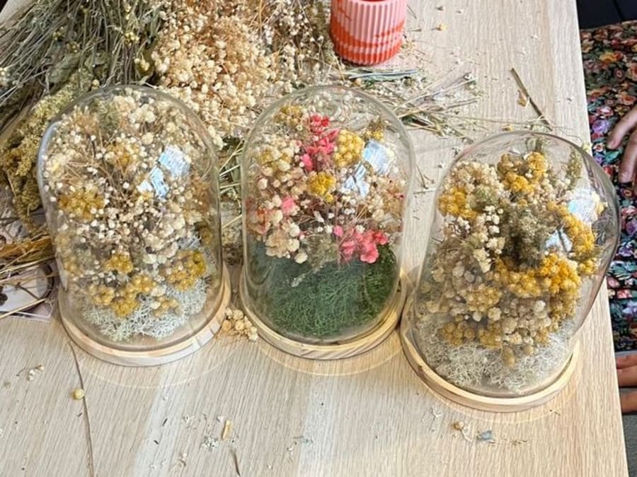 Taller de campanillas de flores secas en el distrito 14 de París