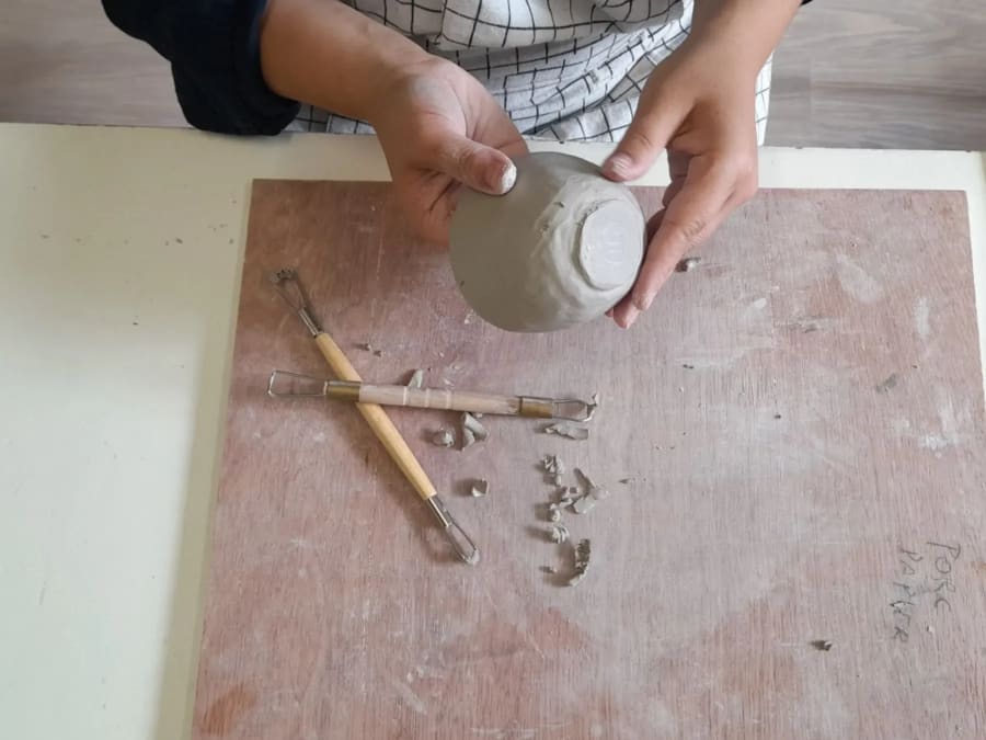 Duo modeling workshop of ceramic nesting bowls Paris 15th arrond