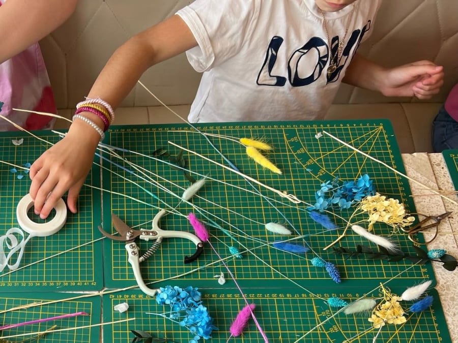Anniversaire couronne ou serre-tête fleuri à Paris 12ème