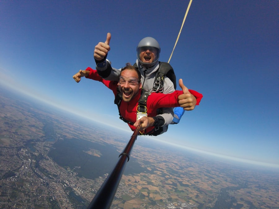 Tandem skydiving near Montargis (45)