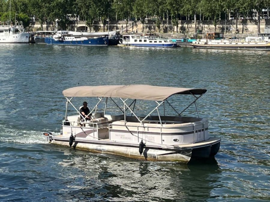 Private Bootsfahrt auf der Seine an Bord eines schwimmenden Salons