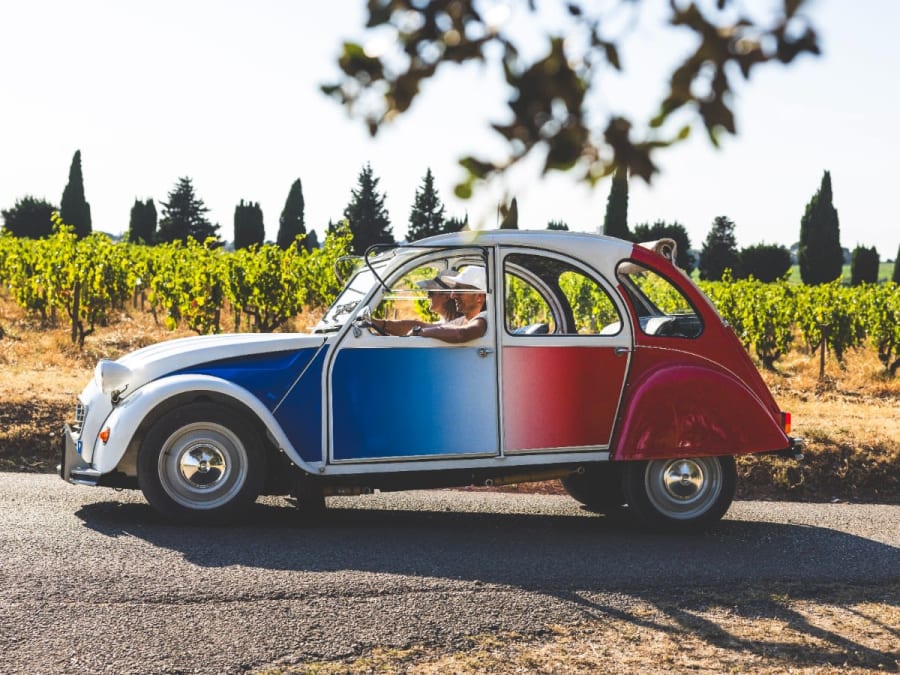 Location de 2CV Cocorico électrique en Provence 