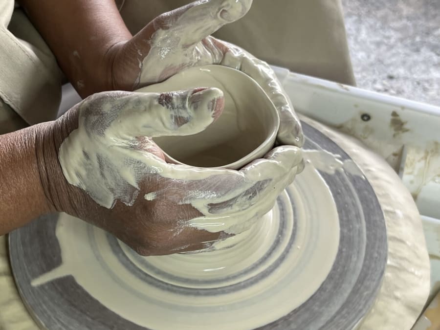 Initiation au tour de potier à Saint-Maurice-de-Beynost (01)